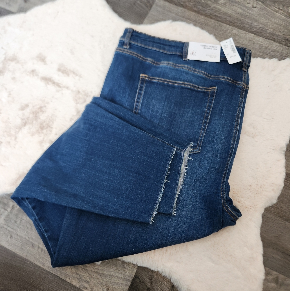 Size 28 Brand New DC Jeans Medium wash raw Hem Skinny Blue Jeans